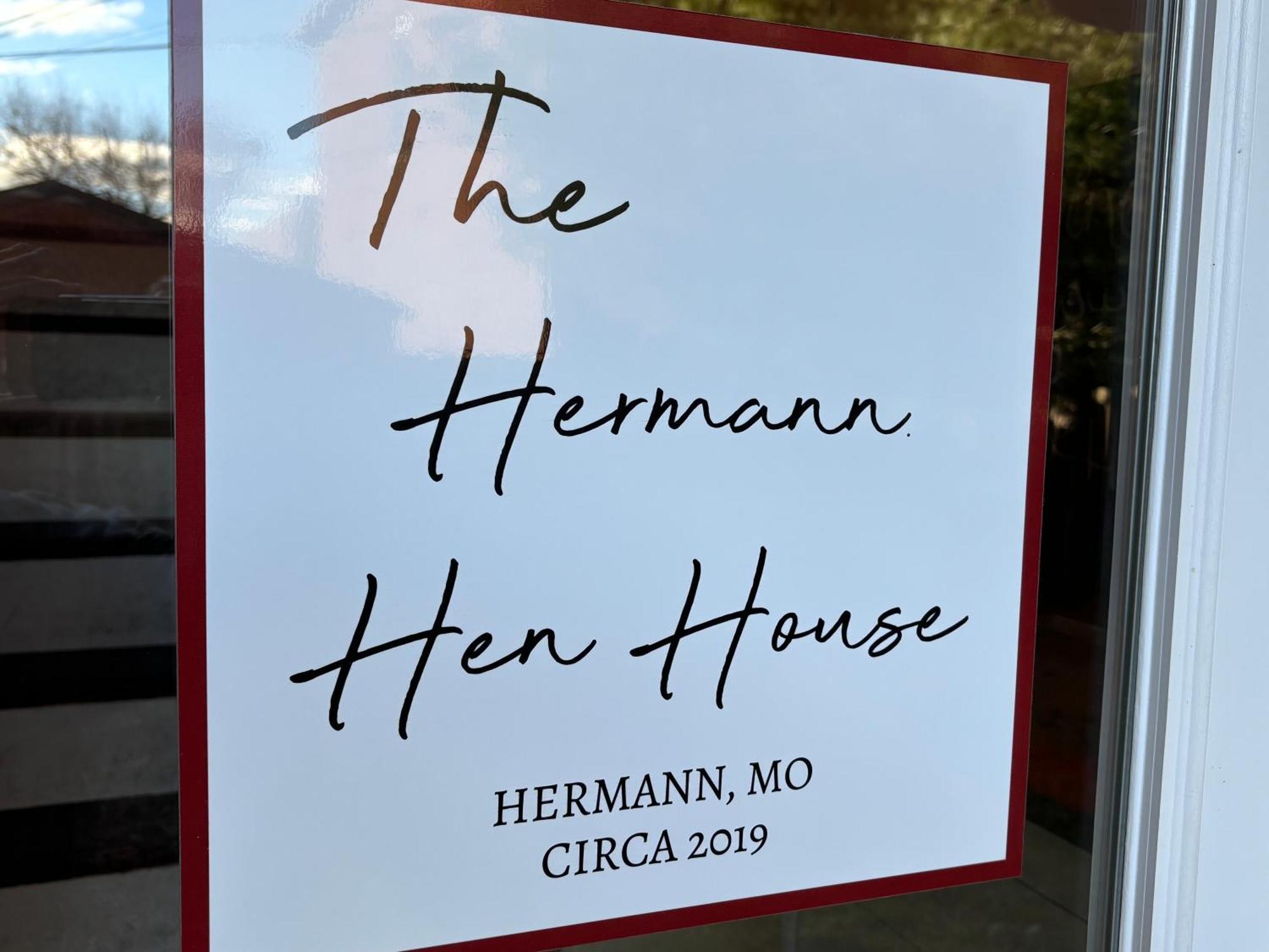 Hermann Crown Suites Екстериор снимка