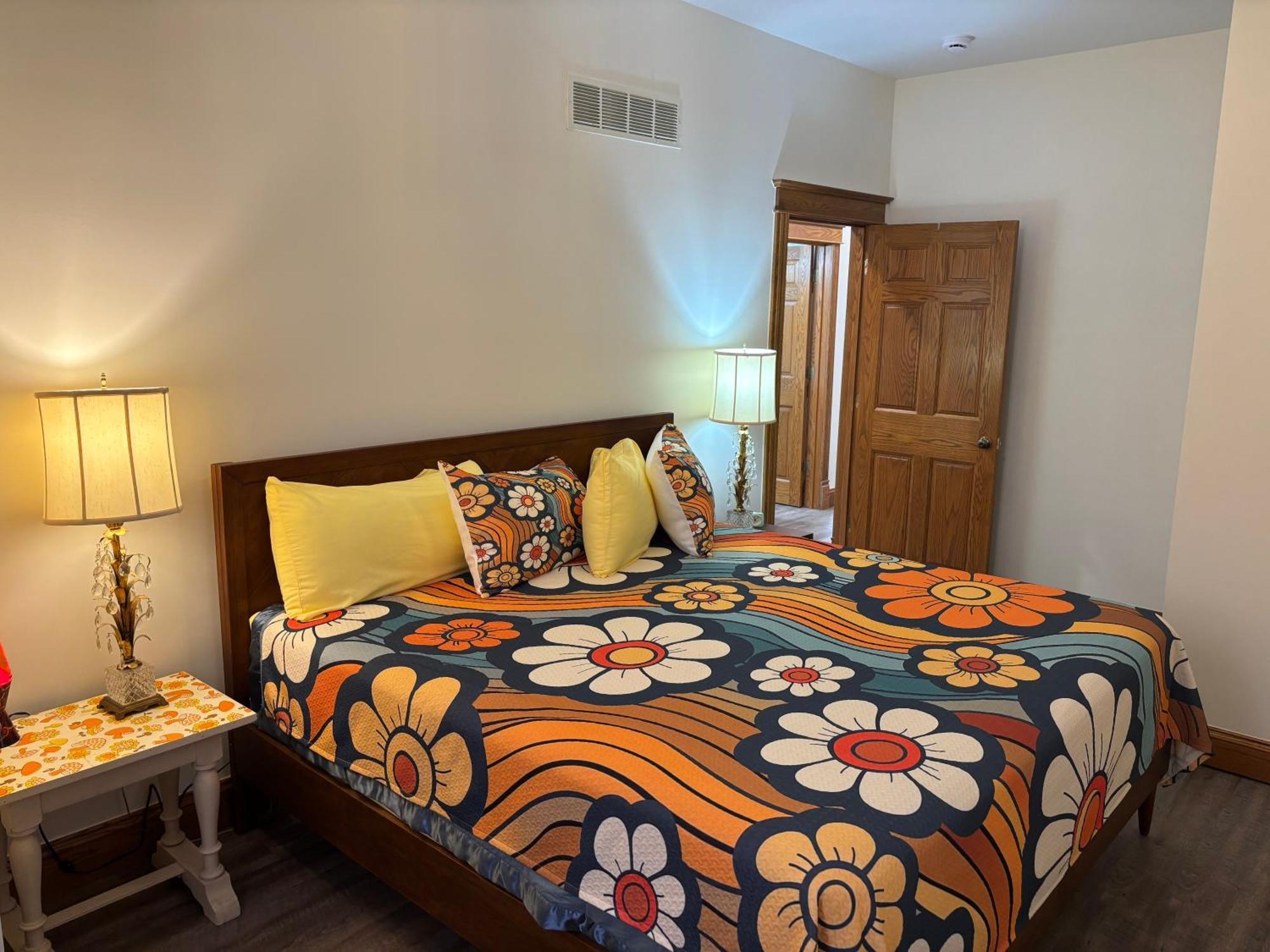 Hermann Crown Suites Екстериор снимка